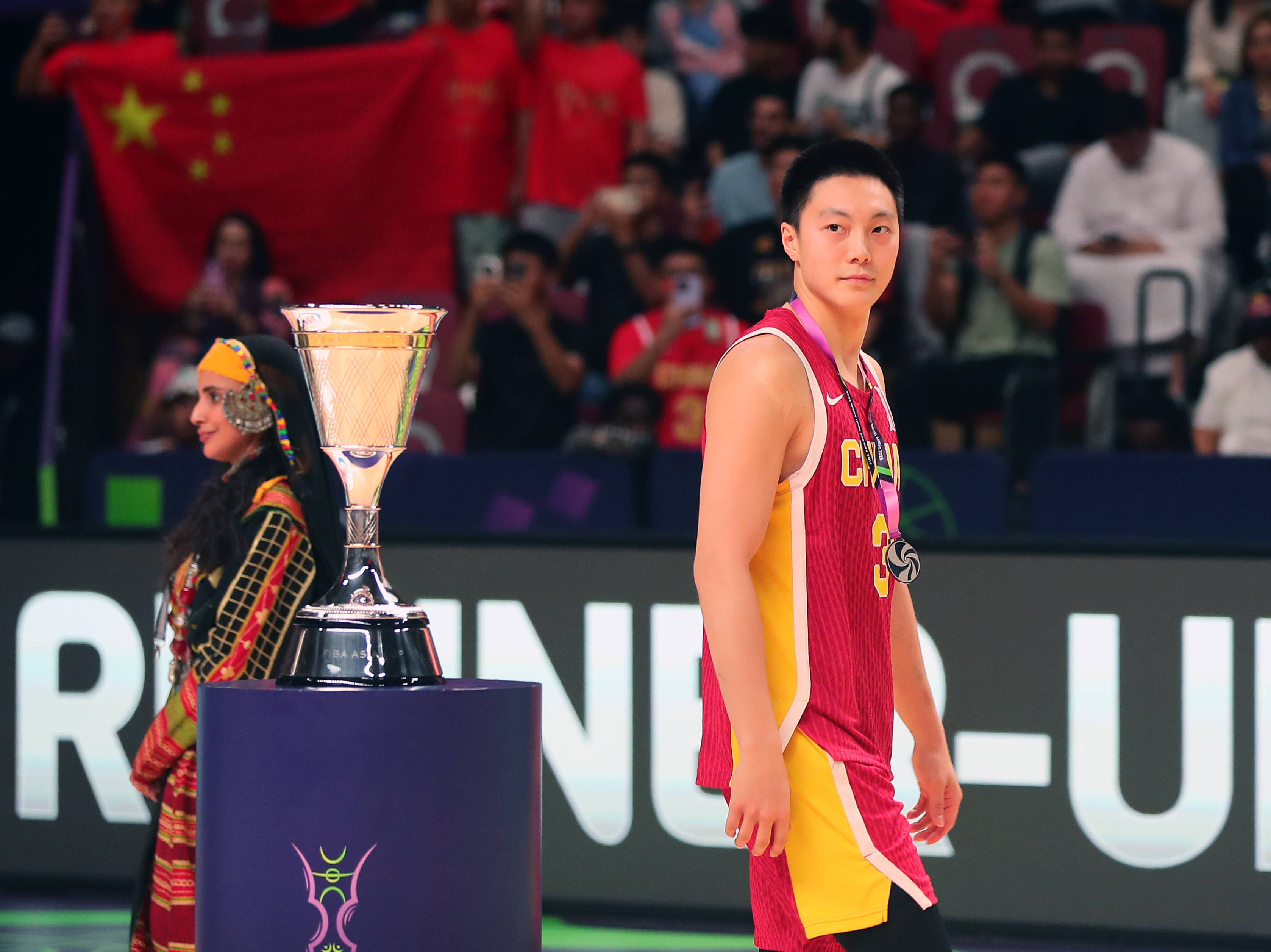 差距！胡明克斯（Hu Mingxuan）失去了最后的勝利 整個(gè)團(tuán)隊(duì)都受到了張Zhenlin的隊(duì)友的觀點(diǎn)的安慰